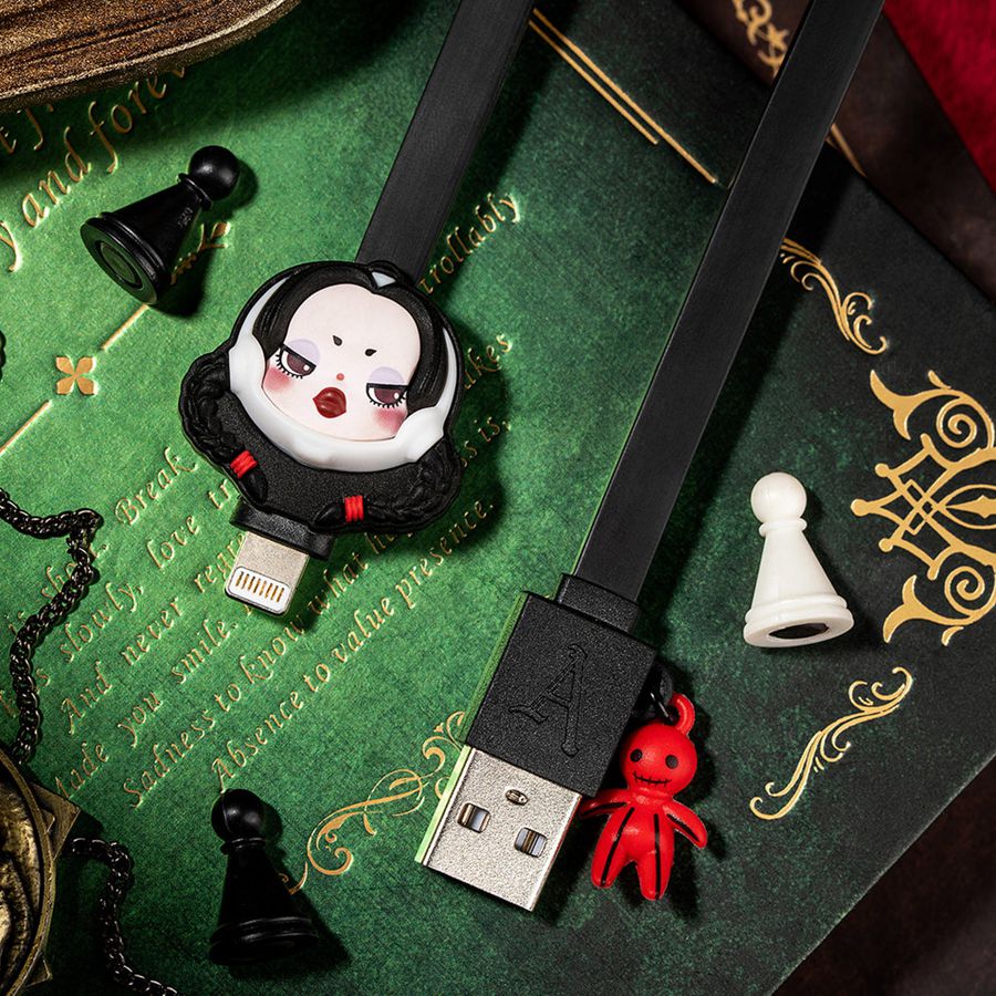 POP MART The Addams Family Series iPhone Cable Skullpanda | 891470-OGA